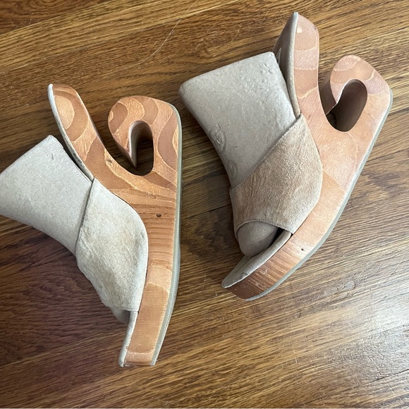 SOLD vintage Y2K Soda carved wood heel slides sandals clogs 7.5 8 beige chunky - Picture 3 of 11